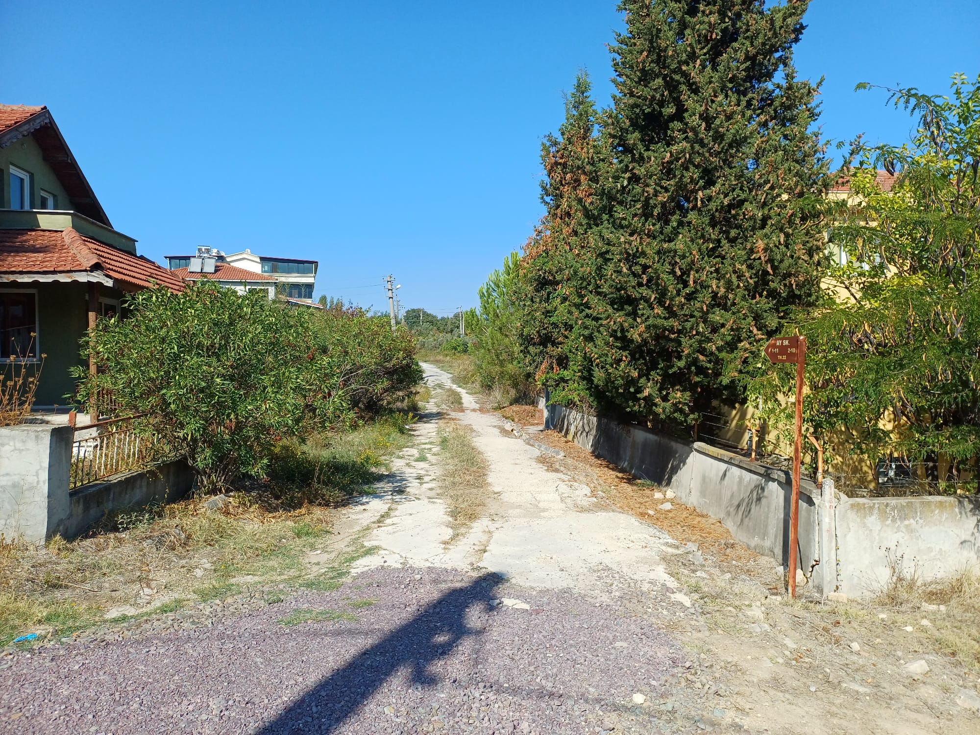 460M2 ANAYOLA YAKIN İMARLI İFRAZLI ARSA